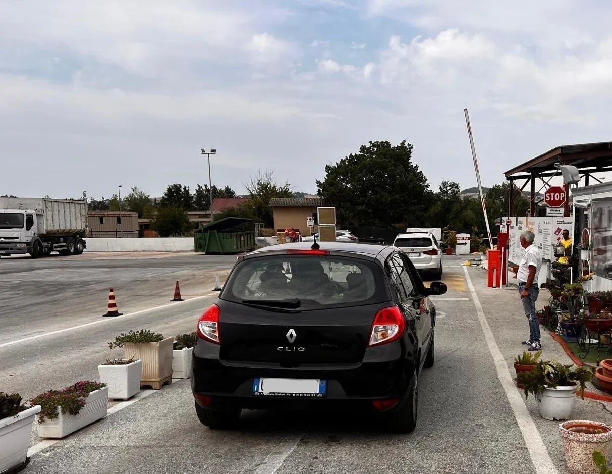 CAMPOBASSO, PORTE APERTE AL CENTRO DI RACCOLTA: UN POMERIGGIO CHE LASCIA IL SEGNO