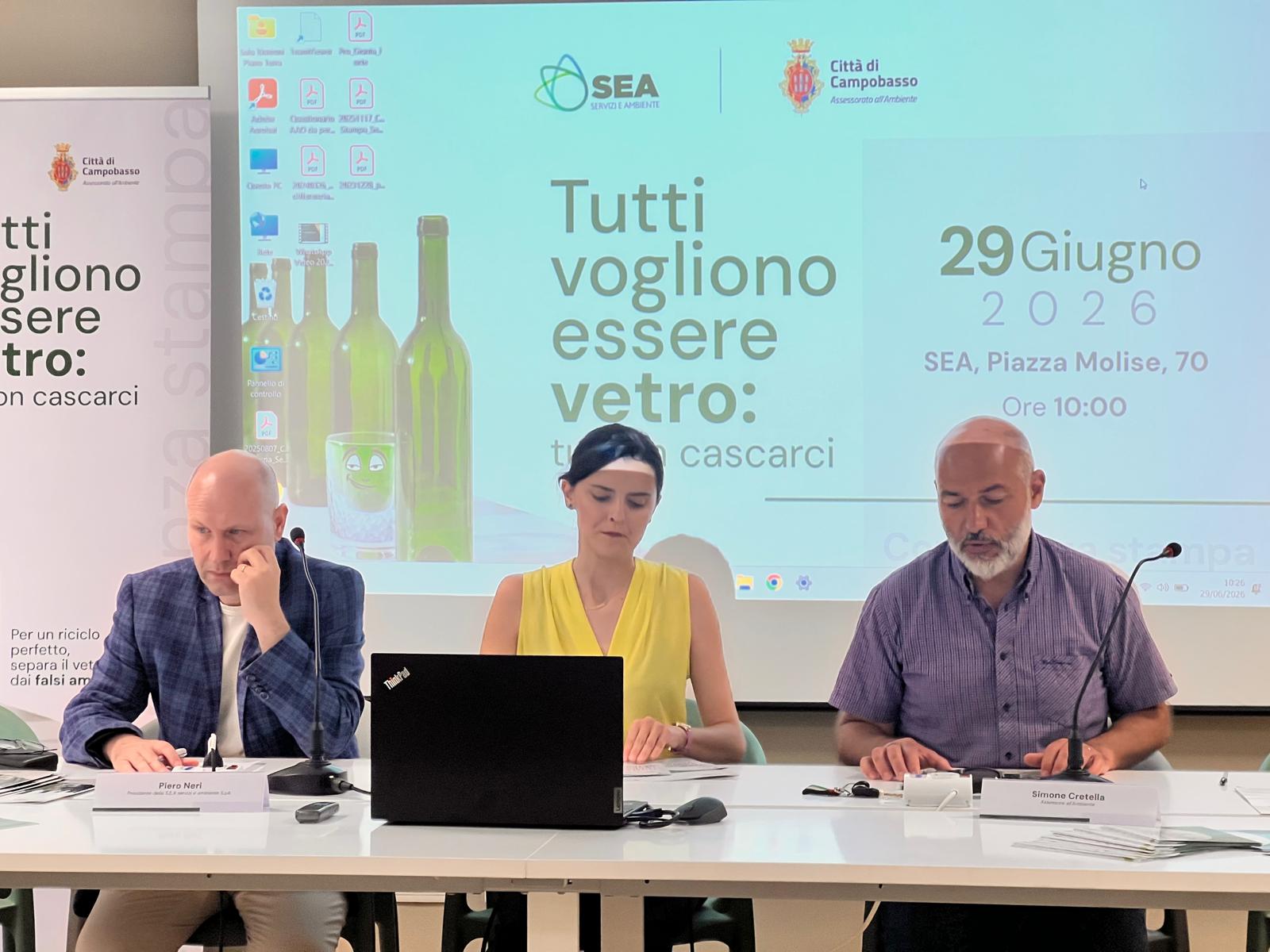 “Tutti vogliono essere vetro: tu non cascarci”: Campobasso lancia una campagna per la qualità della raccolta differenziata